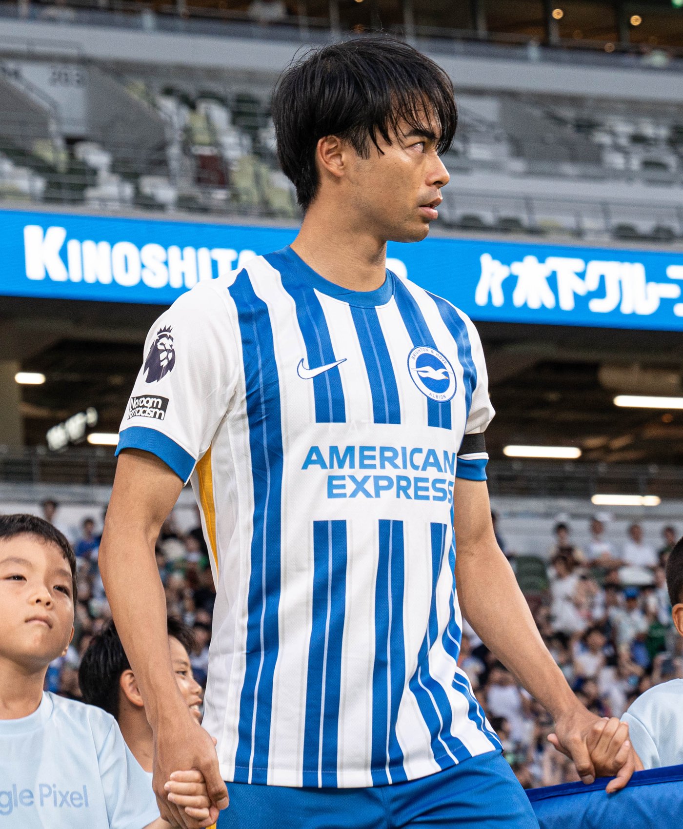 Kaoru leads the team out as captain in Tokyo. Special moment for tonight's skipper in his home country!